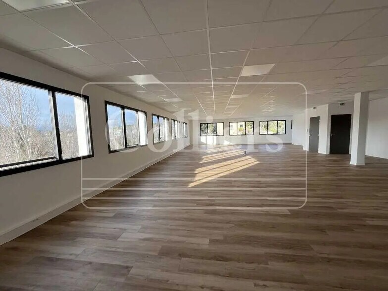 Bureau dans Éguilles à louer - Photo de l’immeuble – Image 3 sur 4