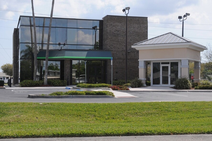 3125 W New Haven Ave, Melbourne, FL à louer - Photo principale – Image 1 sur 4
