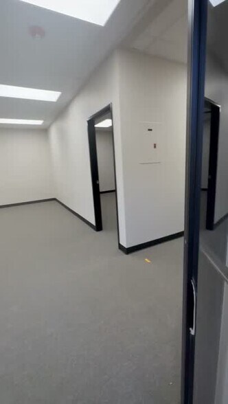 2700 E Chandler Ave, Las Vegas, NV à vendre - Vidéo sur l’annonce professionnelle – Image 2 sur 33