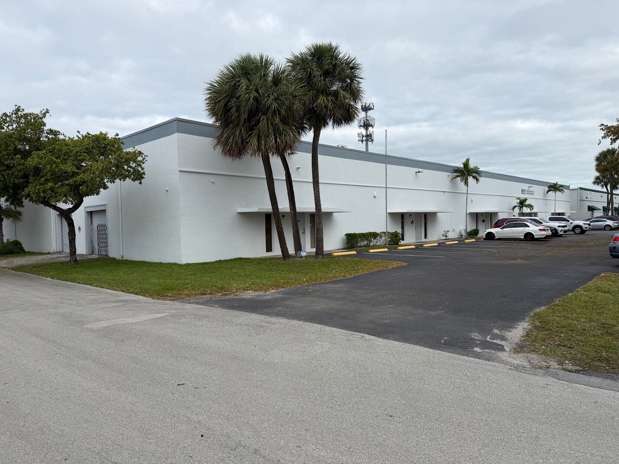 6681-6691 NW 16th Ter, Fort Lauderdale, FL à louer Photo principale– Image 1 sur 11