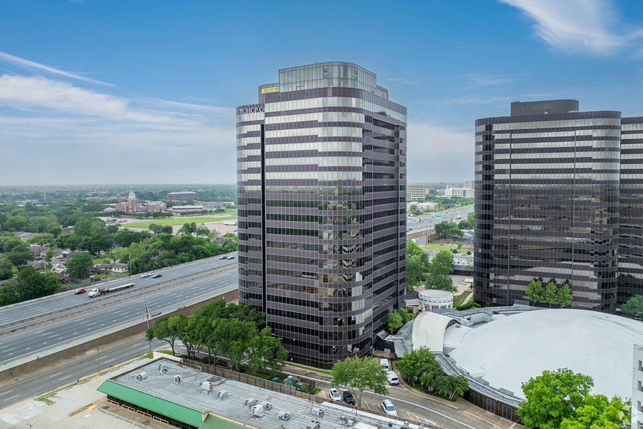 7322 Southwest Fwy, Houston, TX à louer Photo principale– Image 1 sur 23