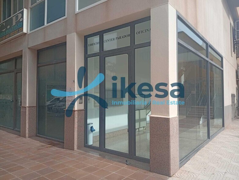 Local commercial dans Roquetas de Mar, Almería à vendre - Photo de l’immeuble – Image 3 sur 14