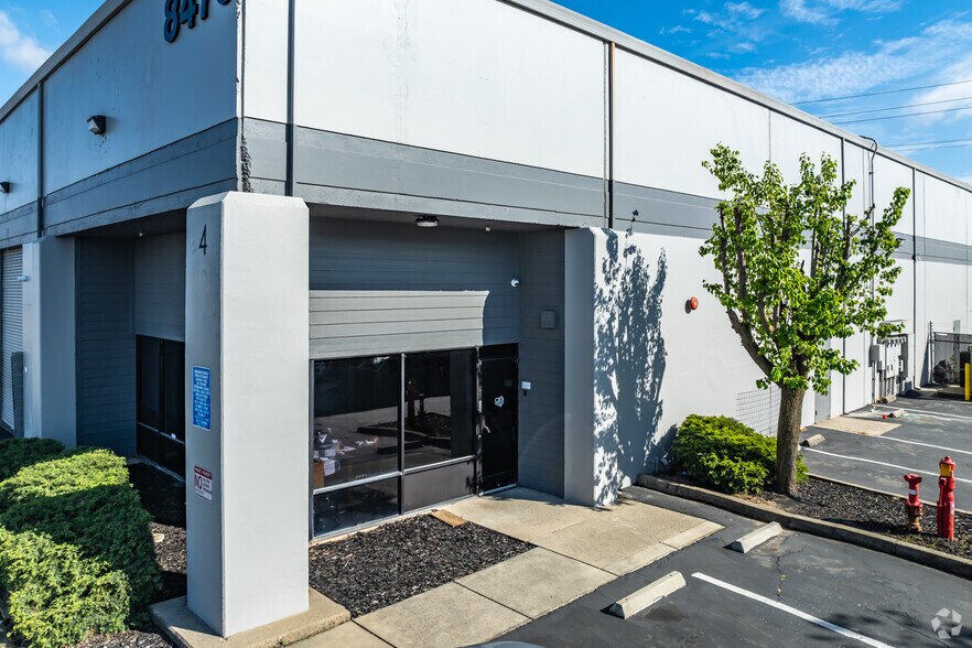 8470 Belvedere Ave, Sacramento, CA à louer - Photo de l’immeuble – Image 2 sur 17