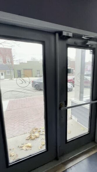 108-112 E Main St, Vernon, MI à louer - Vidéo sur l’annonce professionnelle – Image 2 sur 9