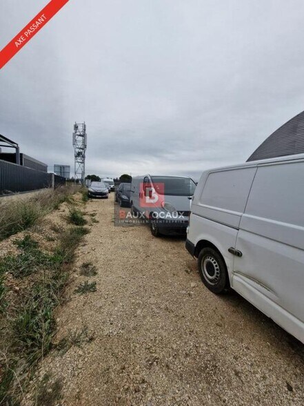 Terrain dans La Fare-les-Oliviers à louer - Photo de l’immeuble – Image 3 sur 4