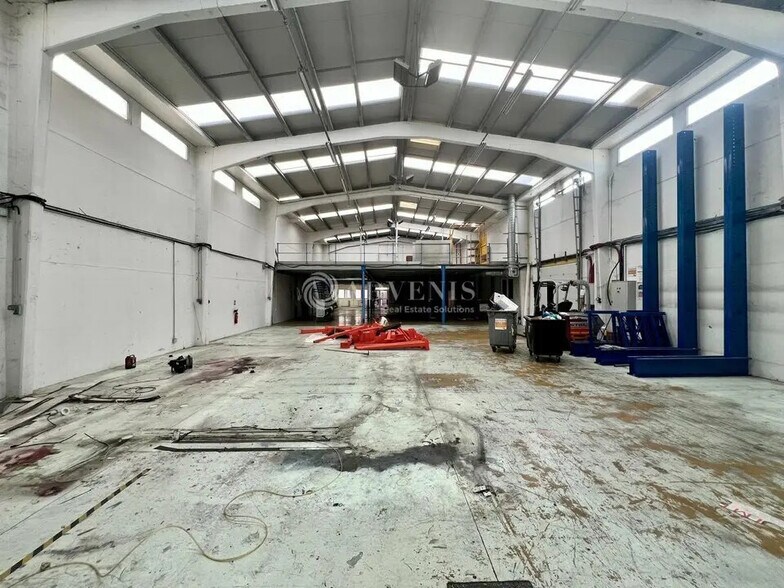 Local d’activités dans Argenteuil à louer - Photo de l’immeuble – Image 2 sur 9