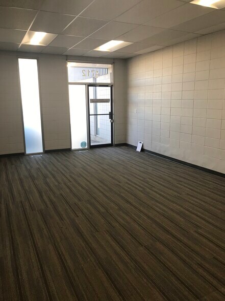 4704-4722 76th Av NW, Edmonton, AB à louer - Photo intérieure – Image 2 sur 3