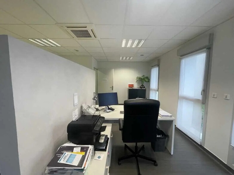 Bureau dans Craponne à louer - Photo de l’immeuble – Image 3 sur 6