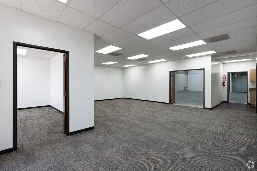 3212-3214 Belt Line Rd, Farmers Branch, TX à louer - Photo intérieure – Image 2 sur 20