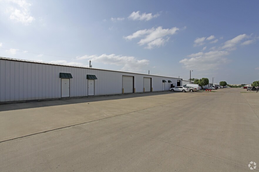 5051 David Strickland Rd, Fort Worth, TX à louer - Photo principale – Image 3 sur 9
