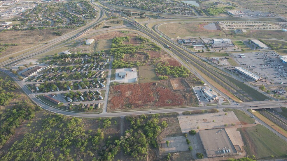 2221 Airport Dr, Wichita Falls, TX à vendre - Vidéo sur l’annonce professionnelle – Image 2 sur 16