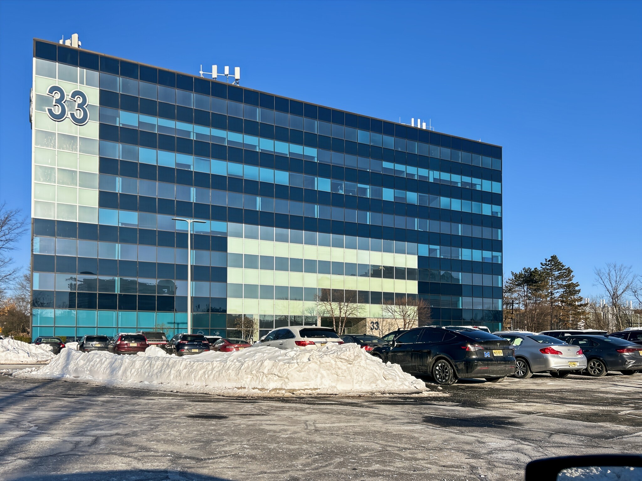 33 Wood Ave S, Iselin, NJ à louer Photo de l’immeuble– Image 1 sur 4