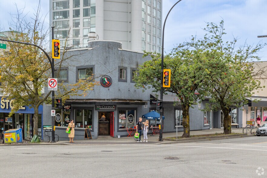 273 Lonsdale Ave, North Vancouver, BC à louer - Photo de l’immeuble – Image 2 sur 5