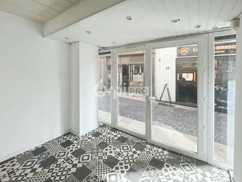 Bureau dans La Ciotat à louer - Photo de l’immeuble – Image 2 sur 6