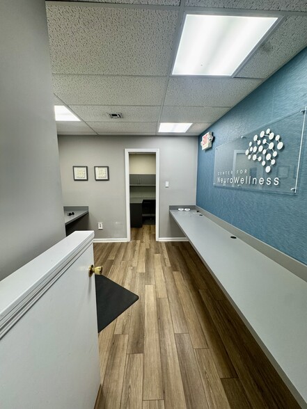 220 Jack Martin Blvd, Brick, NJ à vendre - Photo intérieure – Image 3 sur 11