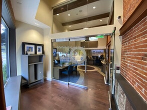 2528-2538 San Vicente Blvd, Santa Monica, CA à louer Photo de l’immeuble– Image 1 sur 7
