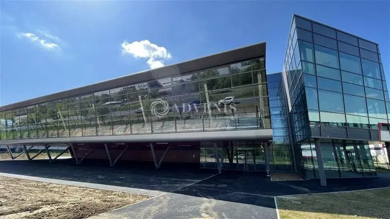 Bureau dans Chanteloup-en-Brie à louer Photo de l’immeuble– Image 1 sur 8