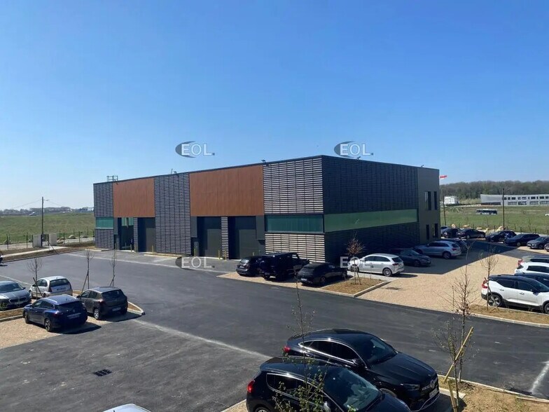 Local d’activités dans CONDÉ-SAINTE-LIBIAIRE à louer - Photo de l’immeuble – Image 1 sur 5