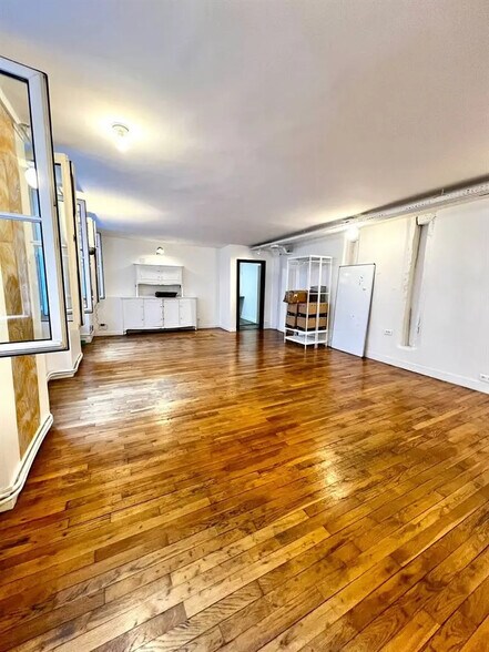 Local commercial dans Paris à louer - Photo intérieure – Image 2 sur 4