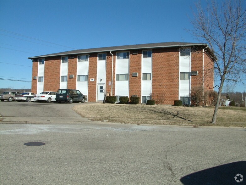 18 Beth Ln, Hamilton, OH à vendre - Photo de l’immeuble – Image 2 sur 5