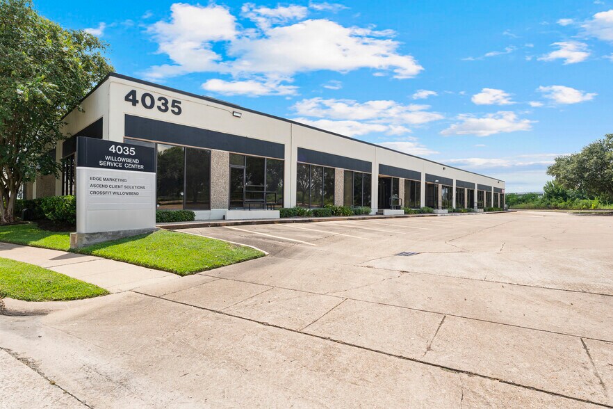 4025 Willowbend Blvd, Houston, TX à louer - Photo de l’immeuble – Image 1 sur 19