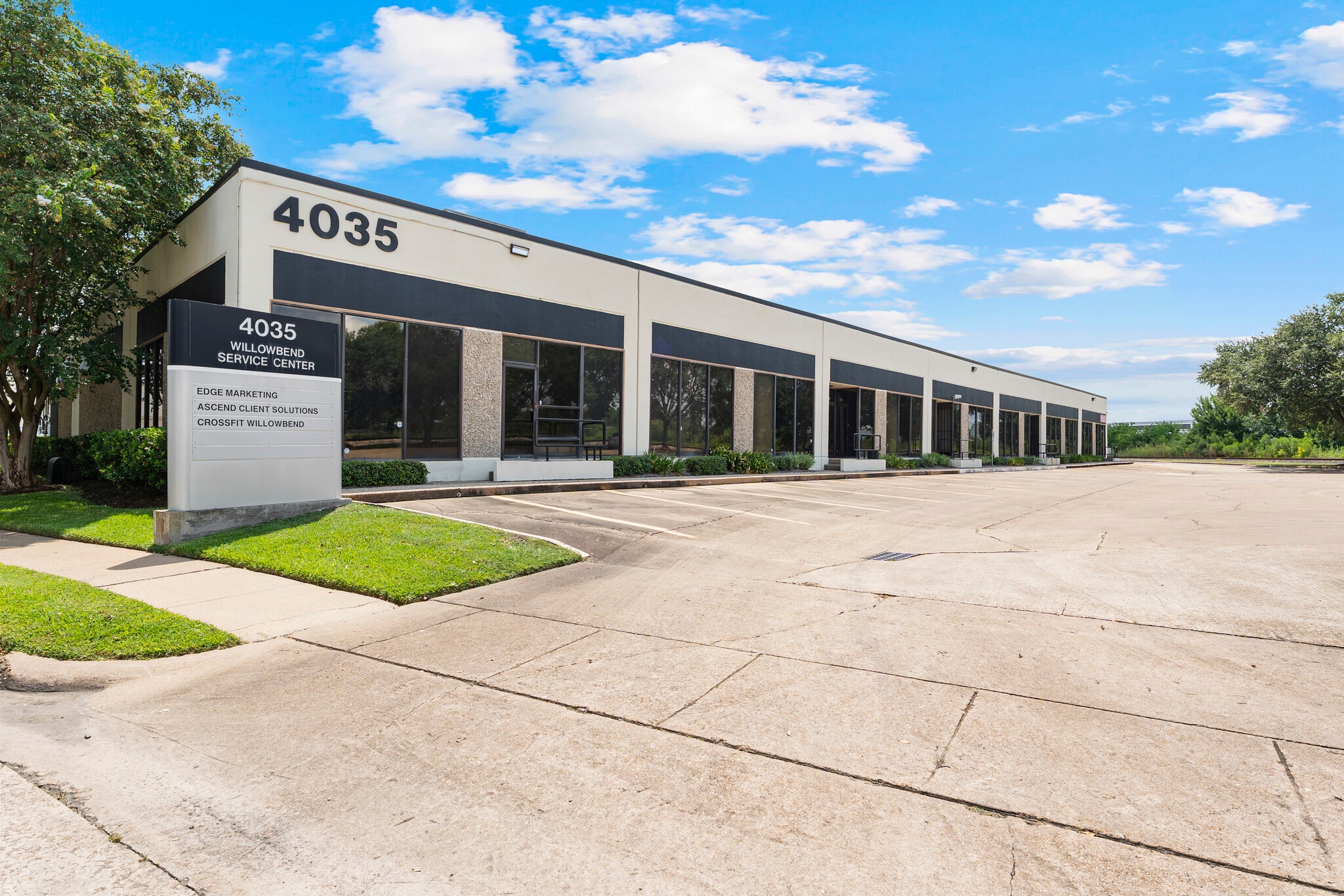 4025 Willowbend Blvd, Houston, TX à louer Photo de l’immeuble– Image 1 sur 20
