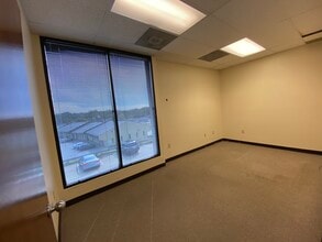 4420 Rosemar Ctr, Parkersburg, WV à louer Photo intérieure– Image 2 sur 6