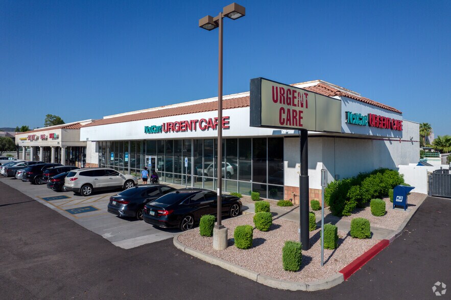 8101 N 19th Ave, Phoenix, AZ à louer - Photo de l’immeuble – Image 3 sur 6