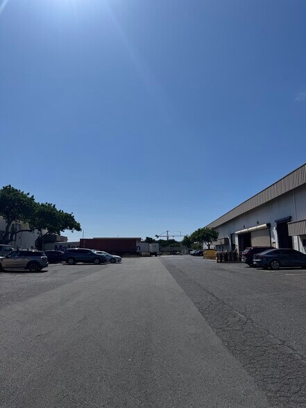 91-041 Malakole St, Kapolei, HI à louer - Photo de l’immeuble – Image 3 sur 12