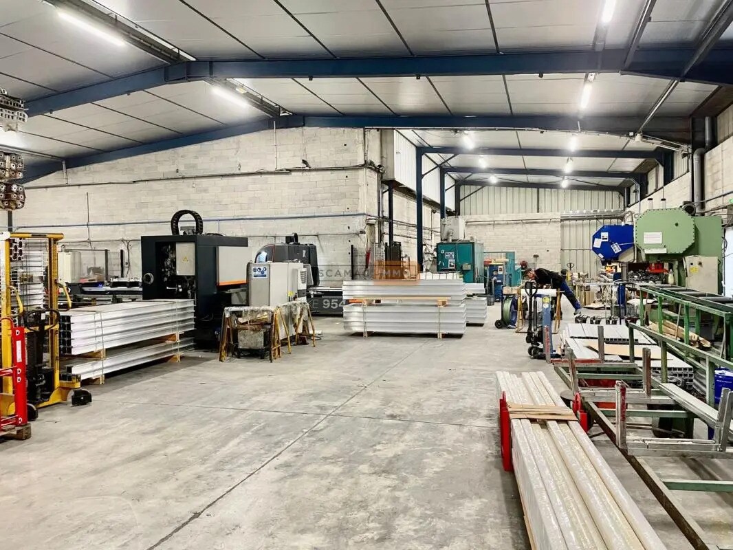 Industriel/Logistique dans Puget-sur-Argens à louer Photo de l’immeuble– Image 1 sur 7