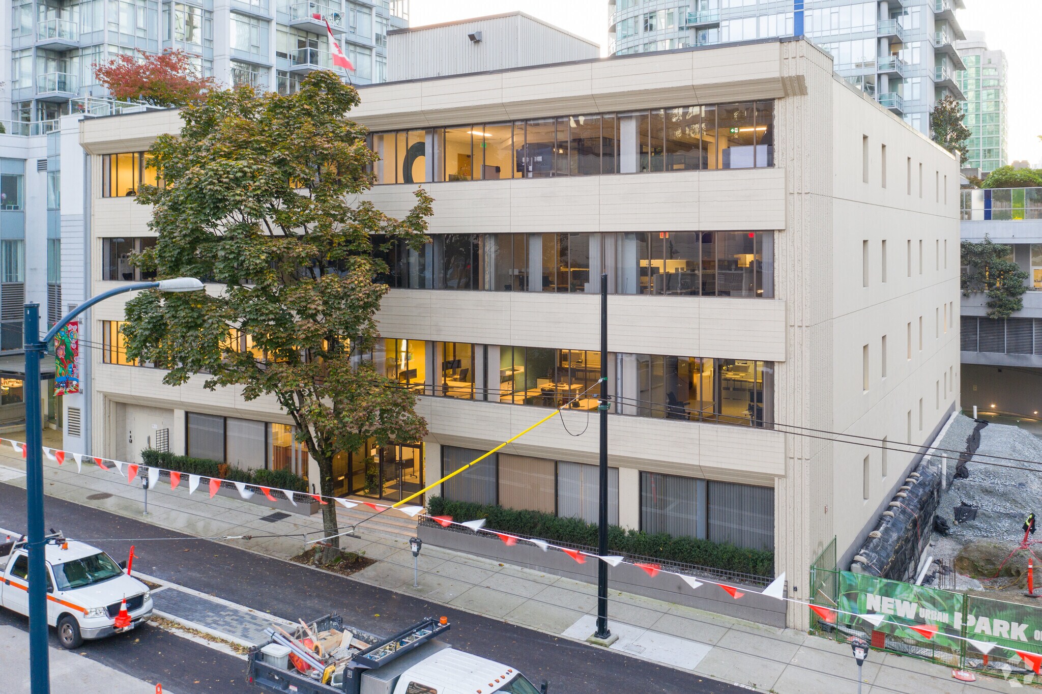 814 Richards St, Vancouver, BC à louer Photo principale– Image 1 sur 8
