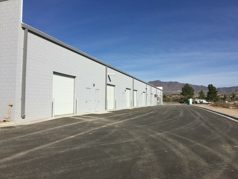12285 Pellicano Dr, El Paso, TX à louer - Photo de l’immeuble – Image 2 sur 5