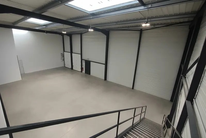 Local d'activités dans Vaulx-Milieu à vendre - Photo intérieure – Image 2 sur 7