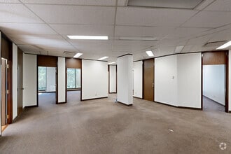 6555 Boul Métropolitain E, Montréal, QC à louer Numérisation 3D Matterport– Image 1 sur 8