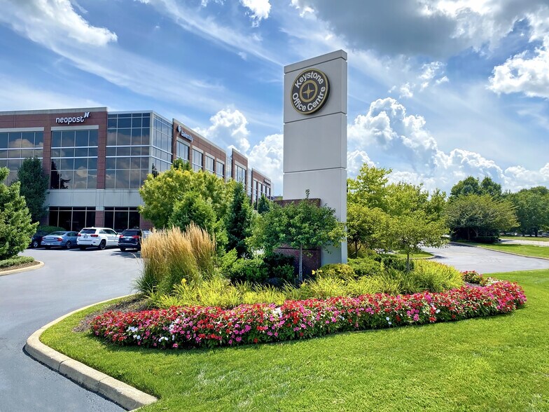 8395 Keystone Crossing, Indianapolis, IN à louer - Photo de l’immeuble – Image 3 sur 4