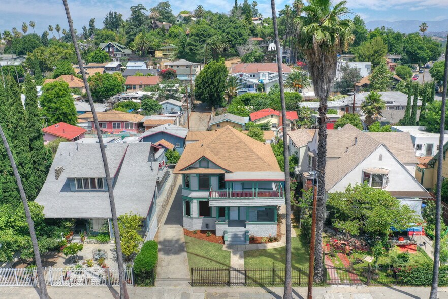 5323 Monte Vista St, Los Angeles, CA à vendre - Photo de l’immeuble – Image 2 sur 30