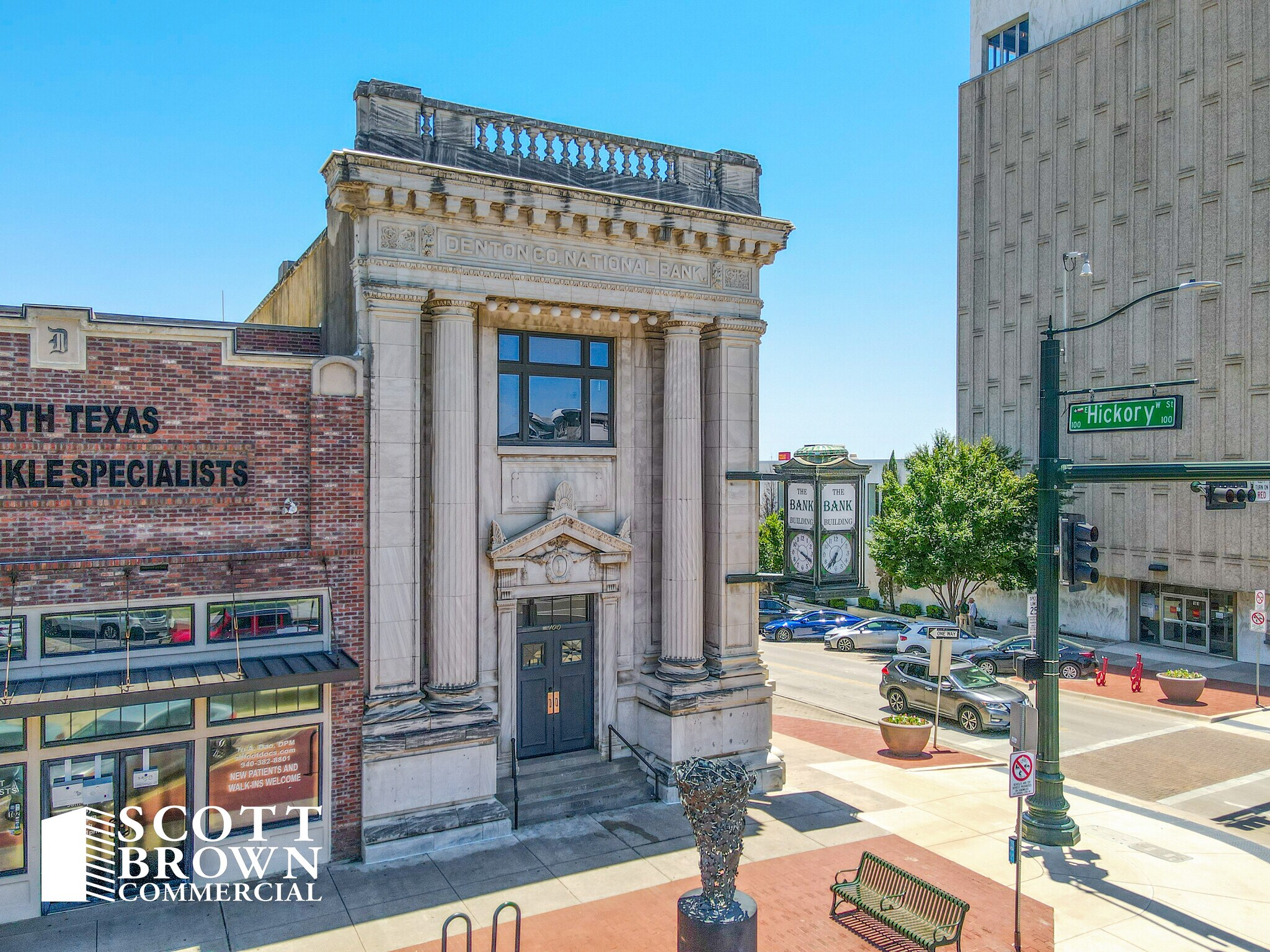 100 N Locust St, Denton, TX à louer Photo principale– Image 1 sur 8