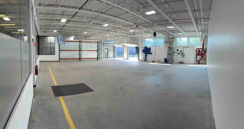 145 Union St, Holbrook, MA à louer - Photo intérieure – Image 1 sur 17