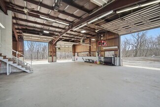 Plus de détails pour 14 Easthampton Rd, Northampton, MA - Industriel/Logistique à vendre