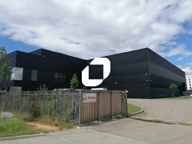 Local d’activités dans Genas à louer - Photo de l’immeuble – Image 3 sur 23