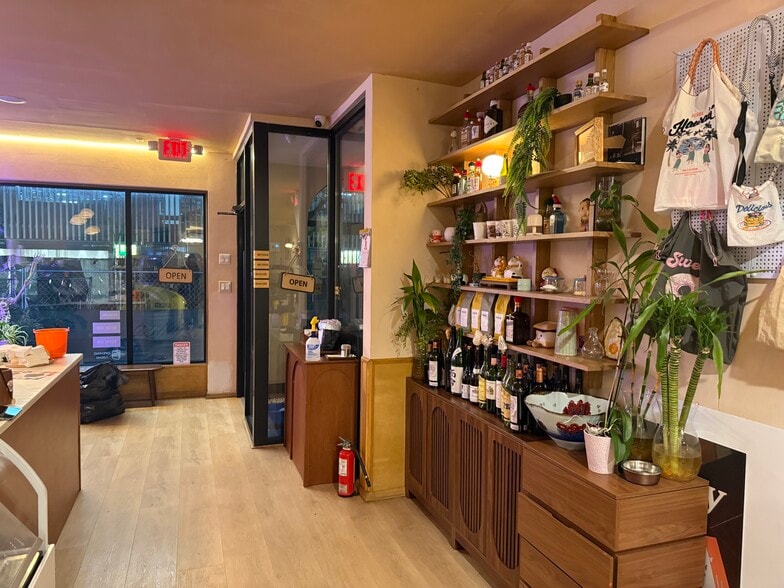 2308 44th Dr, Long Island City, NY à vendre - Photo de l’immeuble – Image 1 sur 7