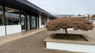 2241-2247 Country Club Rd, Woodburn, OR à louer Photo intérieure– Image 2 sur 5