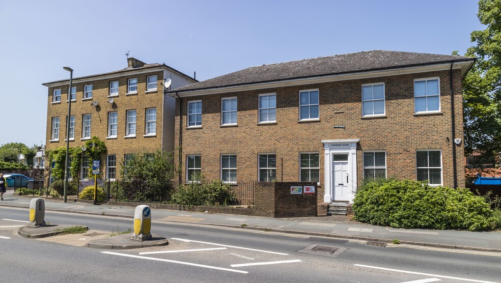 5 The Avenue, Egham à louer - Photo principale – Image 1 sur 5