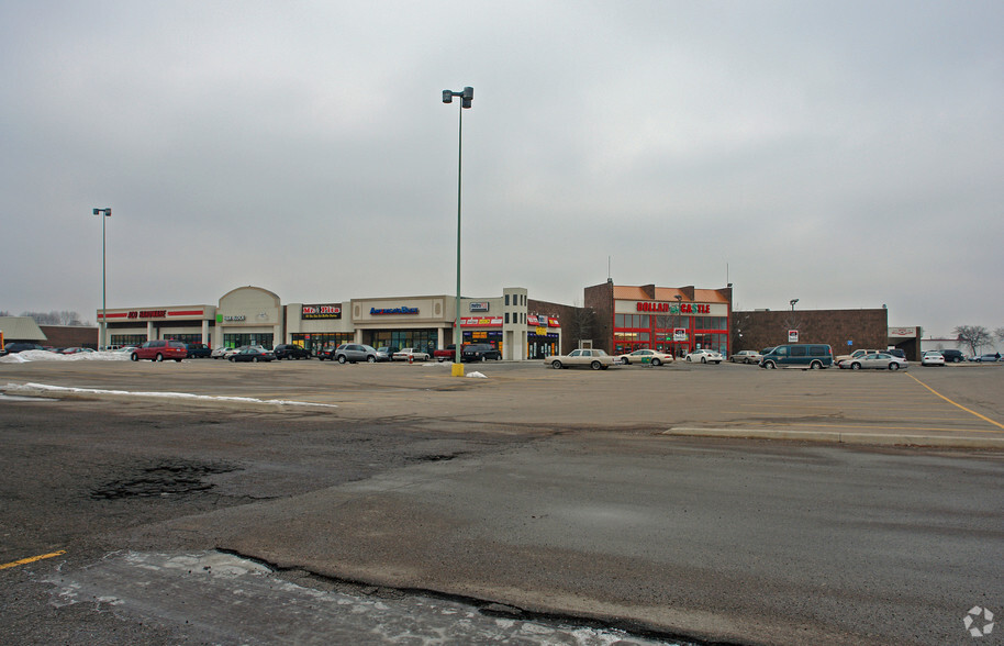 25005-25029 Van Dyke Ave, Center Line, MI à louer - Photo de l’immeuble – Image 1 sur 5