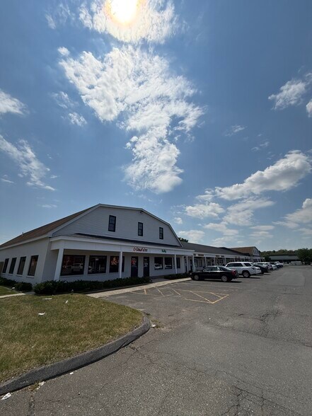 3039 Main St, Glastonbury, CT à louer - Photo de l’immeuble – Image 3 sur 6