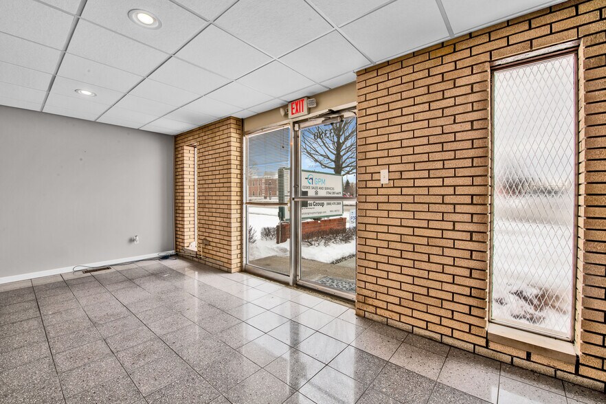 23380 Goddard Rd, Taylor, MI à louer - Photo de l’immeuble – Image 2 sur 18