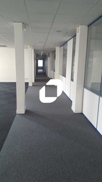 Bureau dans Rueil-Malmaison à vendre - Photo intérieure – Image 3 sur 6