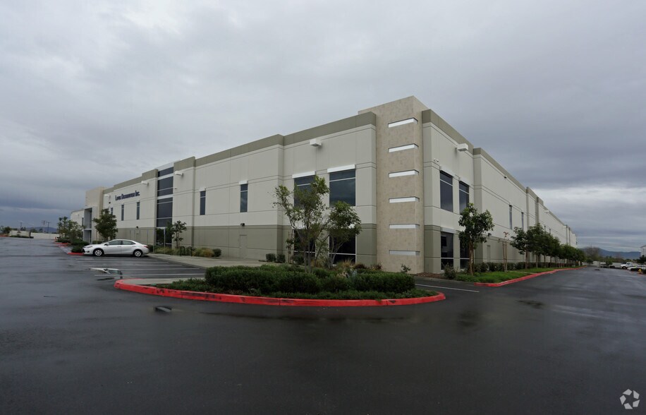 1120 Mission Blvd, Ontario, CA à louer - Photo principale – Image 1 sur 9