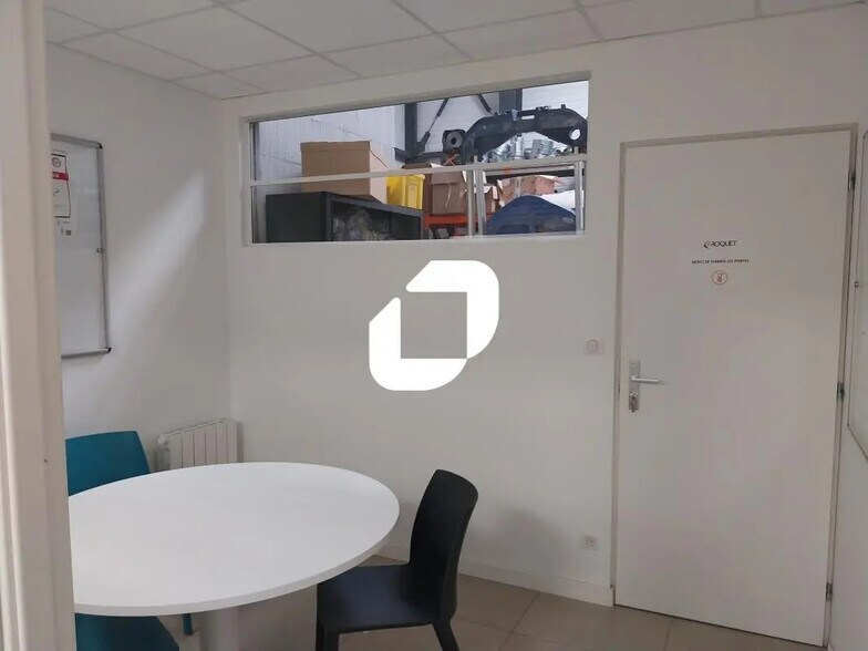 Local d’activités dans Orvault à louer - Photo de l’immeuble – Image 3 sur 15