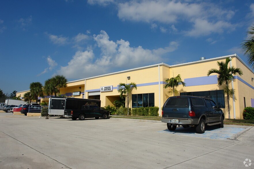 1272-1350 NE Business Park Pl, Jensen Beach, FL à louer - Photo de l’immeuble – Image 3 sur 5